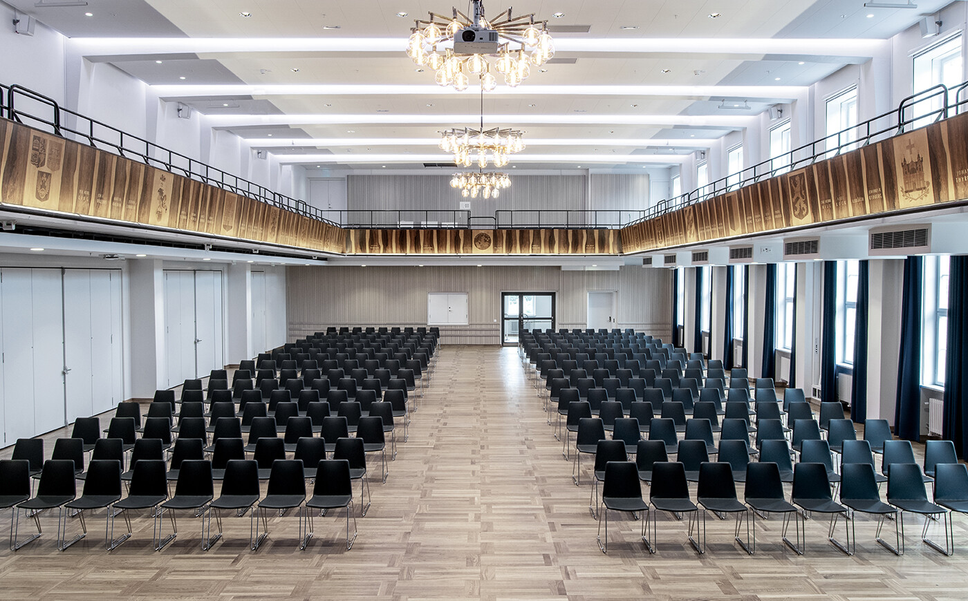 Stora Salen at AF-Borgen with rows of chairs and chandeliers